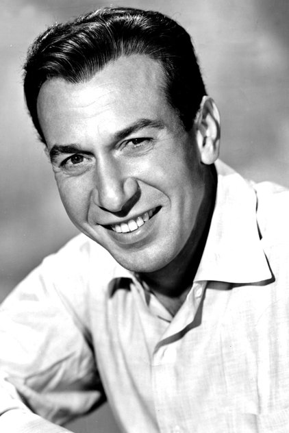 José Ferrer as Raoul Farrago