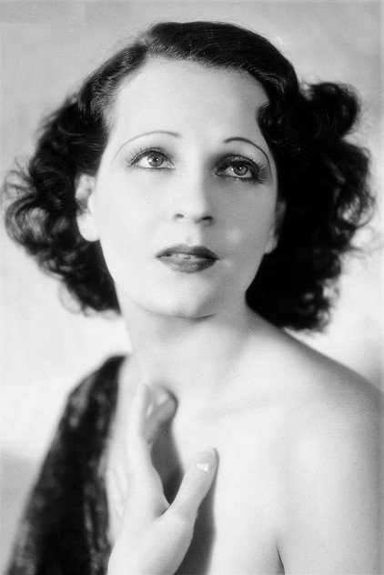 Juliette Compton as Mrs. Planet