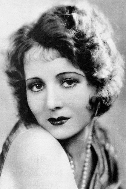 Sharon Lynn as Flora Preston (as Sharon Lynne)