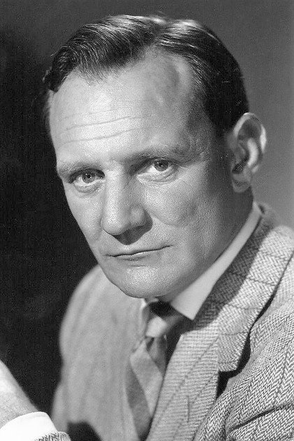 Trevor Howard as Commander Frank Houghton