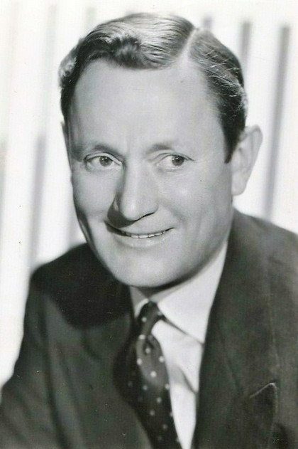 Roscoe Karns as Blooey