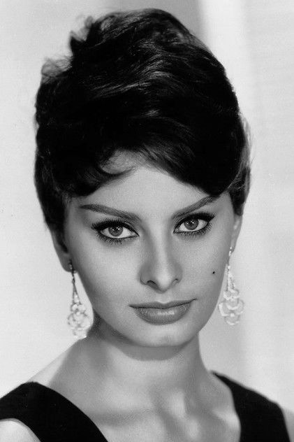 Sophia Loren as Cinzia Zaccardi