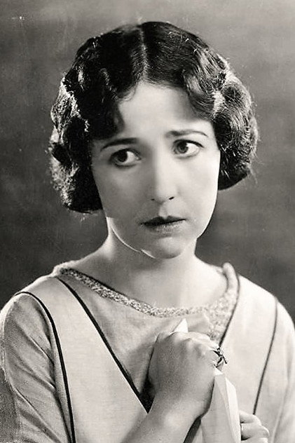 Helen Jerome Eddy as Cho-cho San's Mother