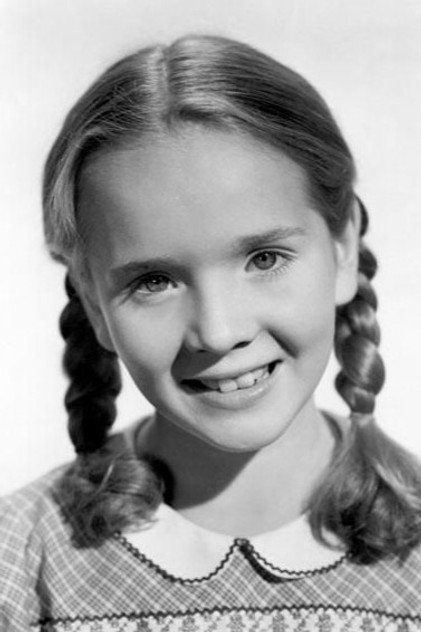 Connie Marshall as Betsy Blandings