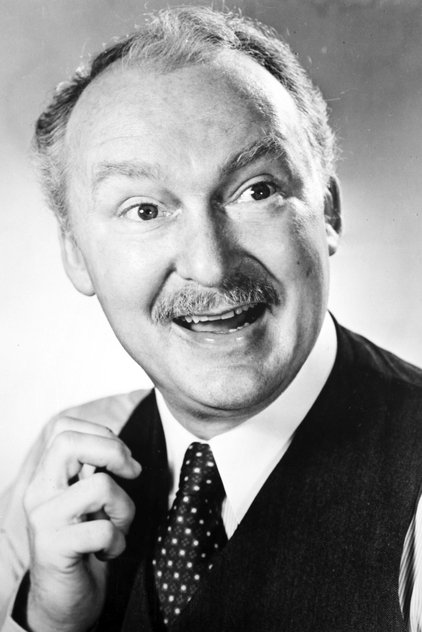 Albert Dekker as Gaston Le Blanc