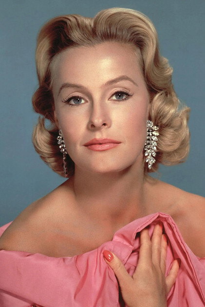 Dina Merrill as 2nd Lieutenant Barbara Duran