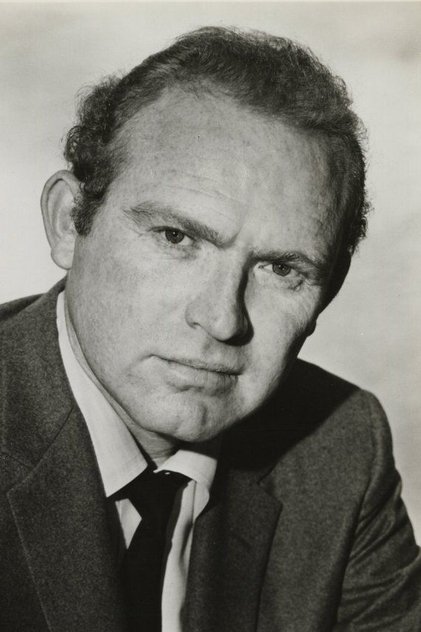 Gene Evans as Chief Molumphry