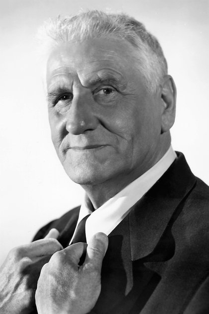 Finlay Currie as Shunderson