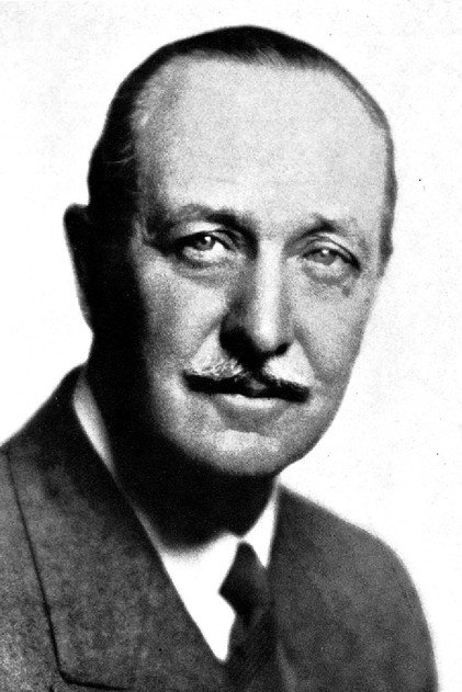 Reginald Mason as Captain Barsanges