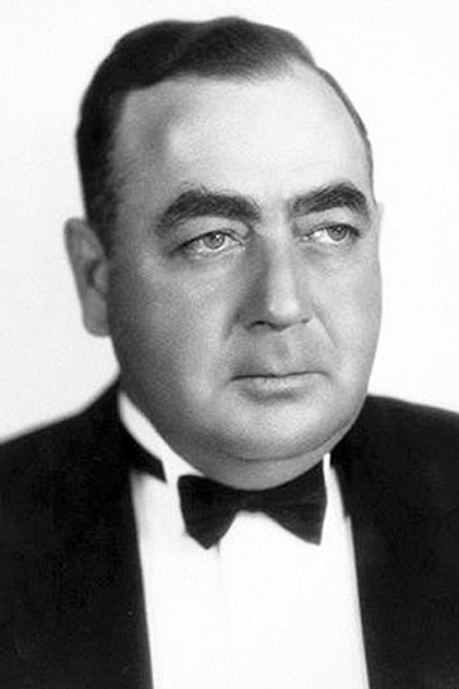 Eugene Pallette as Casey
