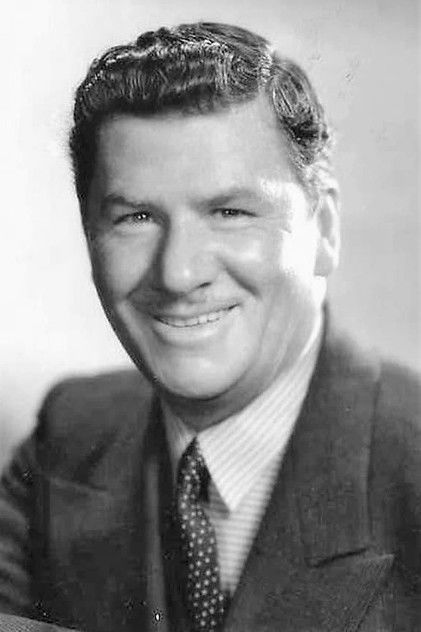 George Bancroft as Pete Stagg